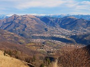 40 Dalla vetta del Poieto bella vista su Val Seriana-Val Gandino-Pizzo Formico